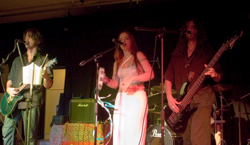 Luiz, Fernanda and Fabio singing