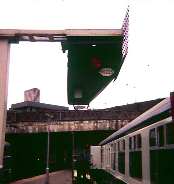 Signal before end of platform
