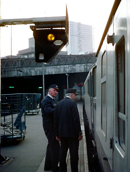 Signal before end of platform