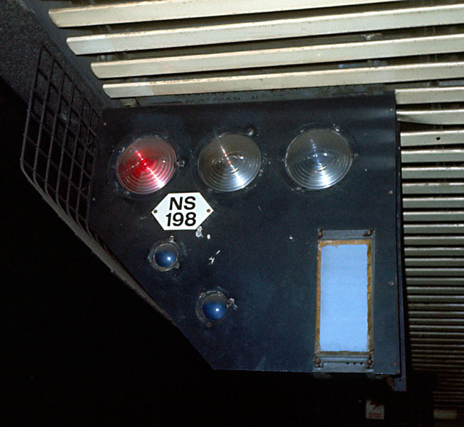 Non-searchlight mid-platform signal