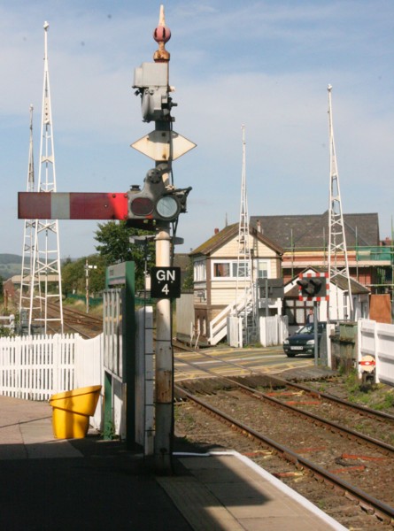 Down innerhome and level crossing