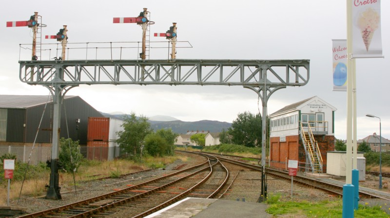Platforms 1 & 2 starters gantry