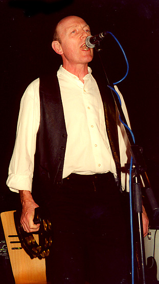 Hud on tambourine
