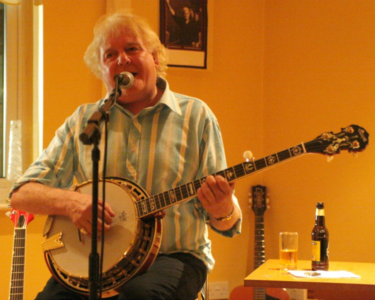 Dave Cousins on banjo